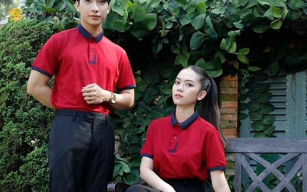 áo đồng phục màu đỏ