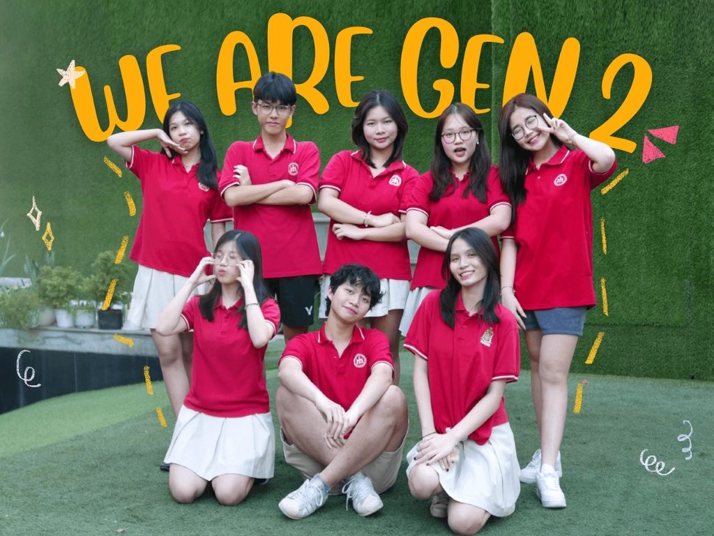 Bạn có thể phối áo lớp màu đỏ đô với nhiều kiểu trang phục khác nhau