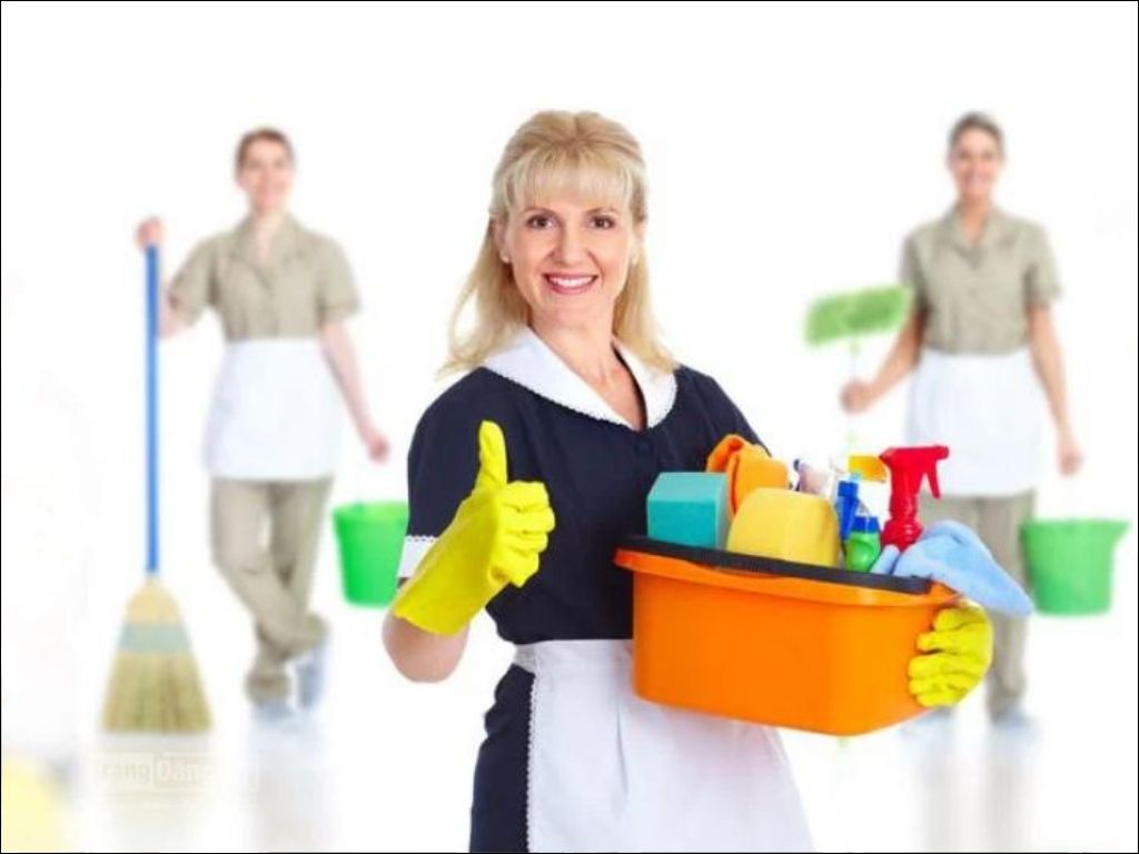 Áo phối viền tạo điểm nhấn ở phần tay áo cho nhân viên