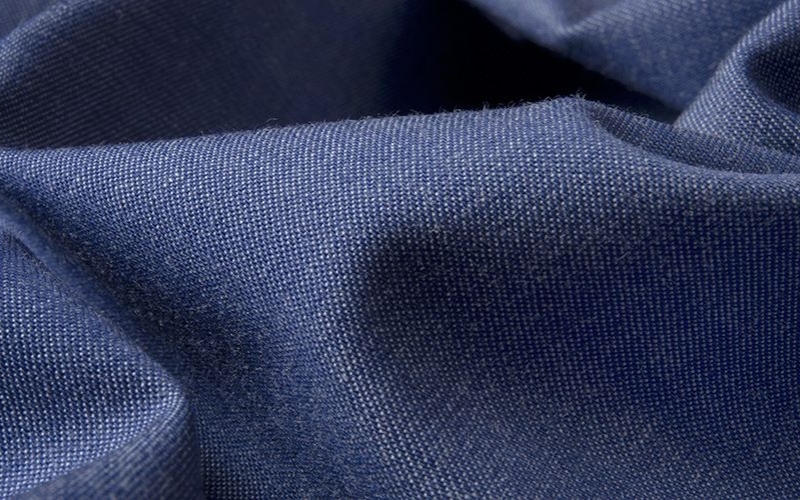 Vải bò denim có khả năng chống tia UV hiệu quả nhờ kết cấu dệt dày và chắc chắn