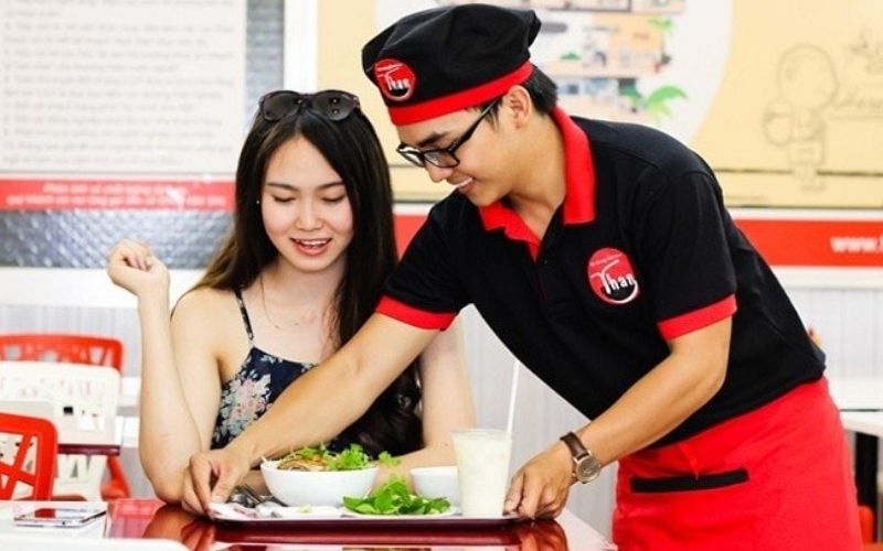Mẫu đồng phục nhân viên phục vụ có thiết kế thoải mái, năng động