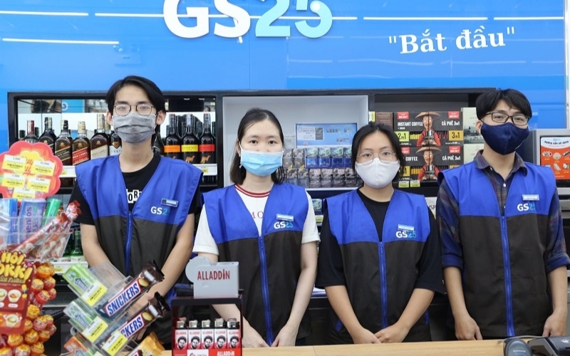 Áo gile đồng phục giúp tổng thể trang phục trở nên gọn gàng hơn