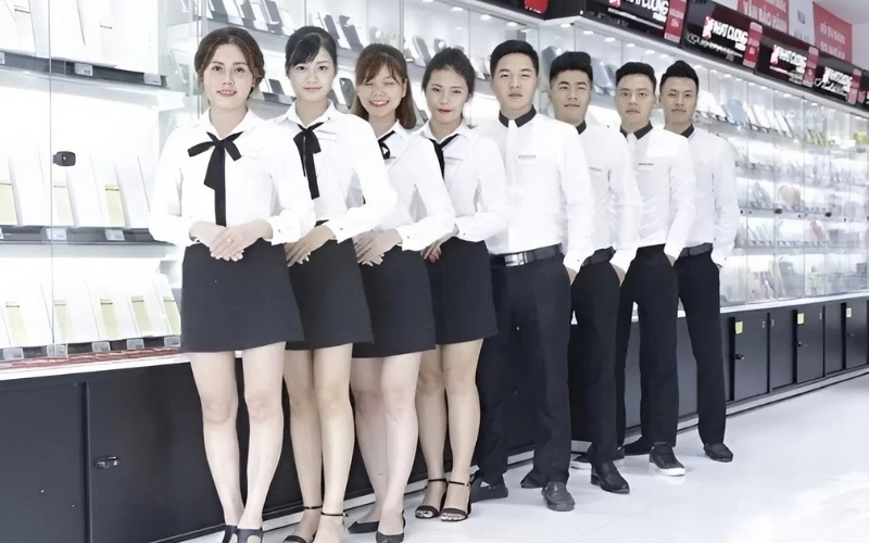 Áo sơ mi đồng phục mang lại hình ảnh chỉn chu và chuyên nghiệp cho đội ngũ bán hàng