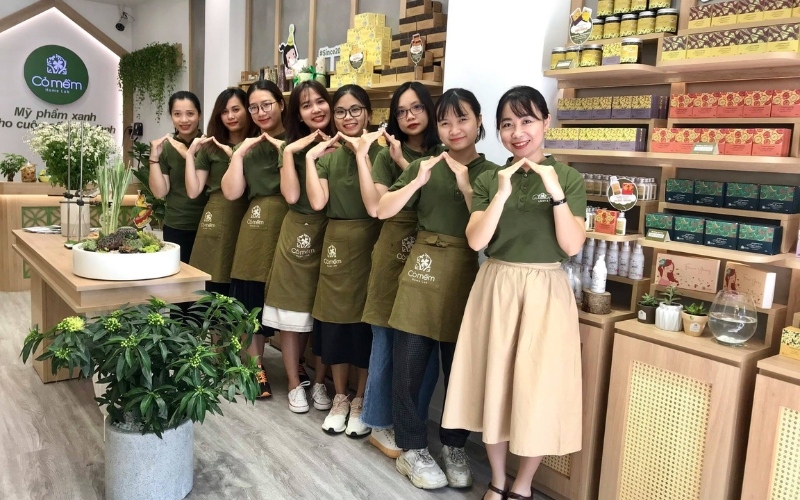 Đồng phục nhân viên bán hàng giúp tạo dấu ấn chuyên nghiệp