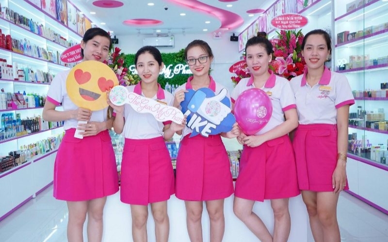 Bộ áo đồng phục kết hợp với chân váy