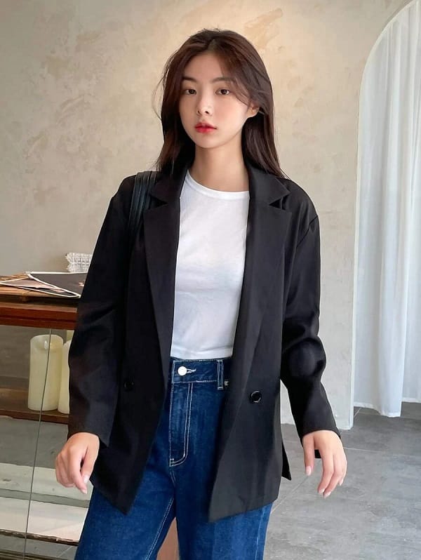 Mix áo phông trắng trơn với áo khoác blazer