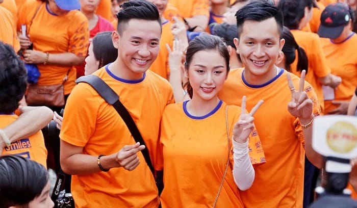 Áo thun đồng phục cổ tròn phù hợp trong môi trường doanh nghiệp