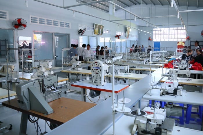 Xưởng may áo local brand Hoàng Phi