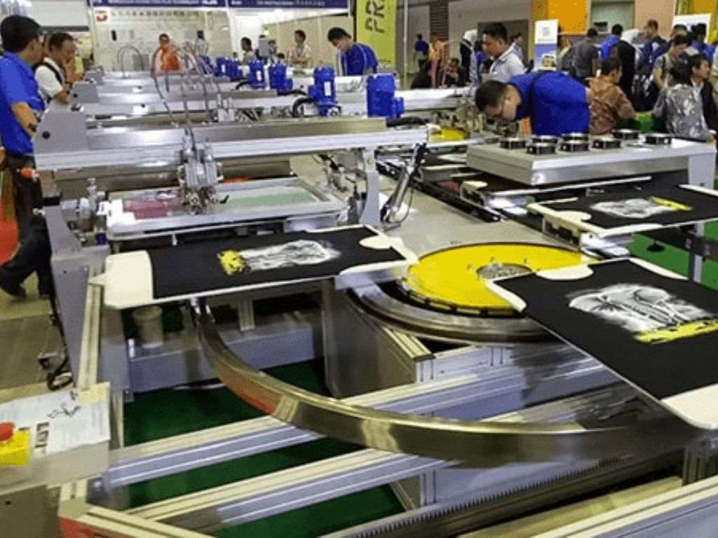 Máy móc và thiết bị đóng vai trò quan trọng trong xưởng may