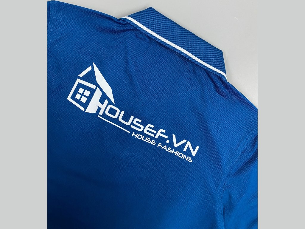 Hình in tên công ty lên áo cần phải rõ ràng và sắc nét