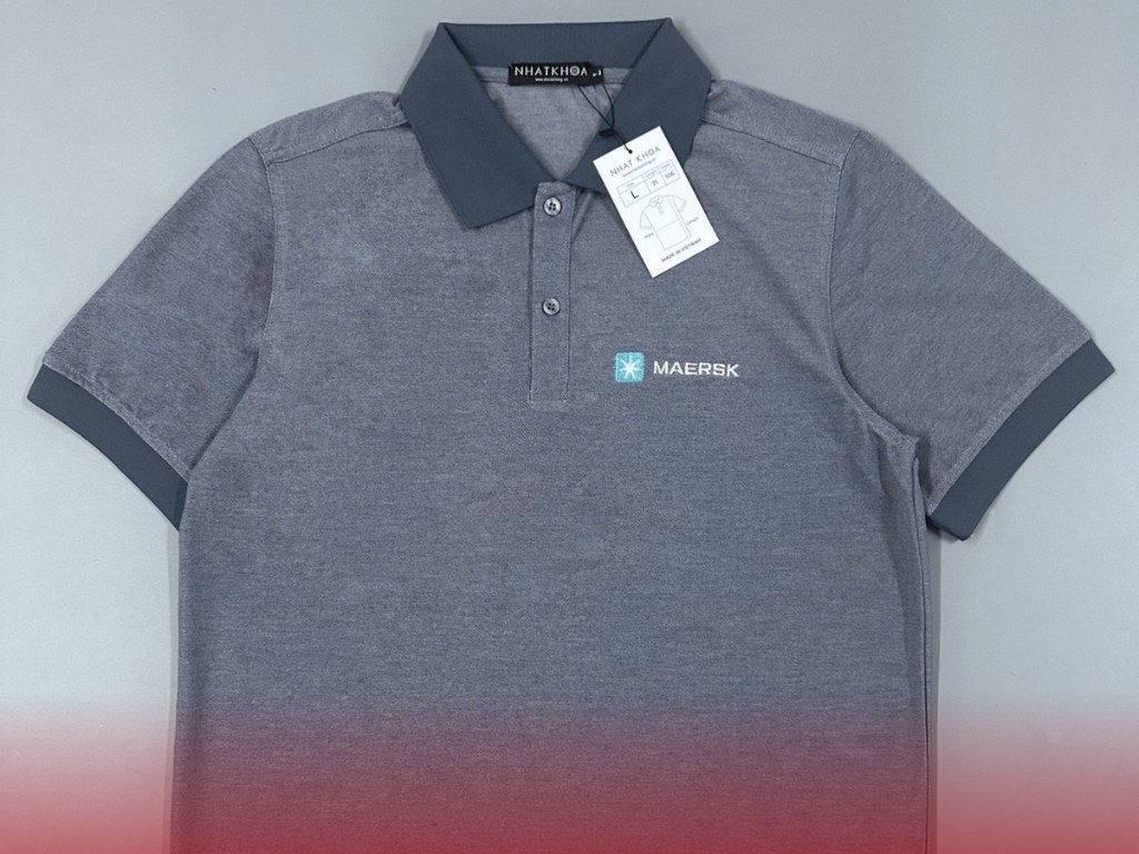 In tên công ty lên áo ở vị trí ngực trái