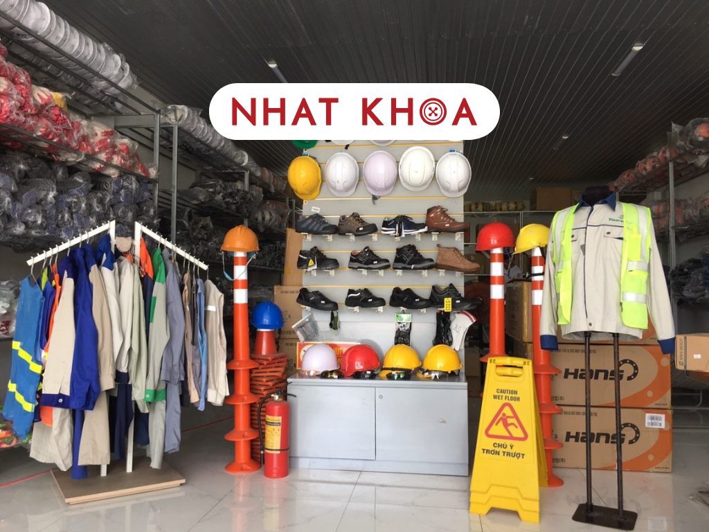 https://nkclothing.sgp1.digitaloceanspaces.com/2024/04/17214020/cua-hang-ban-do-bao-ho-lao-dong-binh-thanh-thumb.jpg