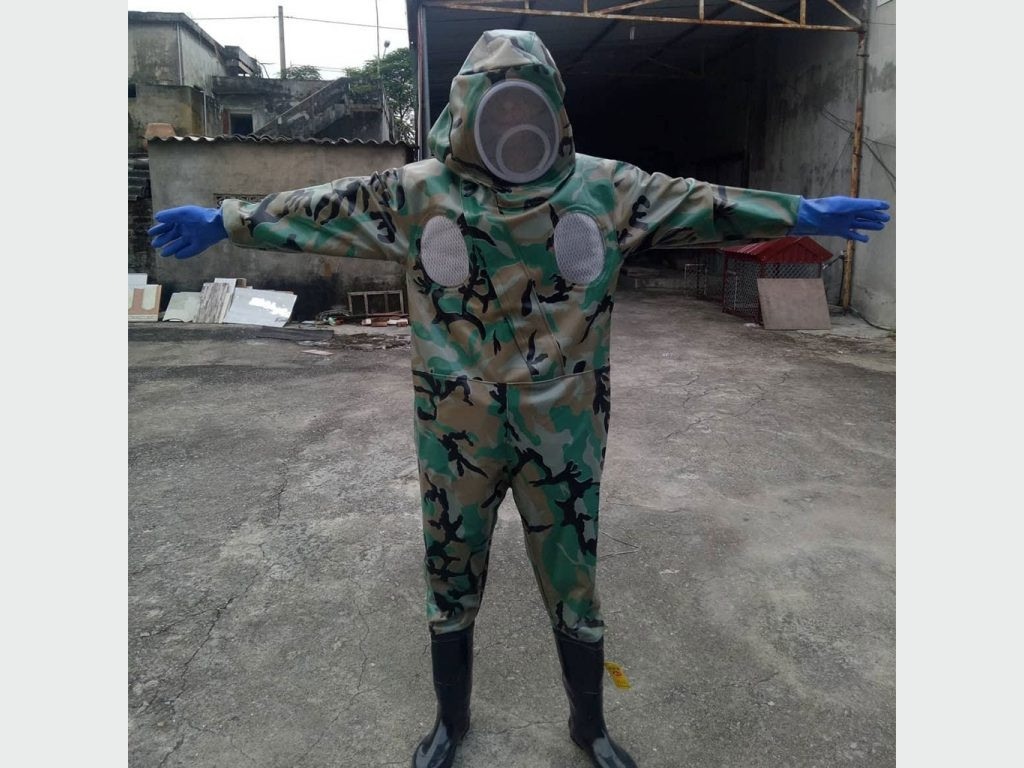 Bạn nên chọn đồ bảo hộ bắt ong rừng có kích thước vừa vặn với cơ thể