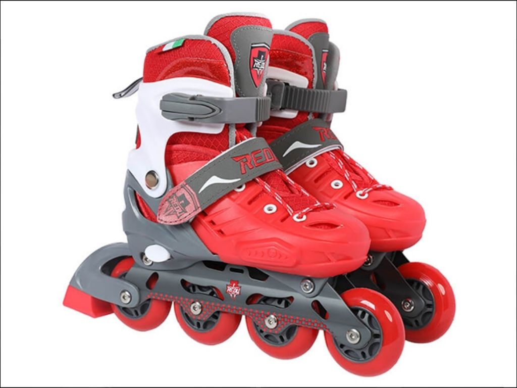 Giày patin là loại giày chuyên dụng có gắn bánh xe giúp bạn di chuyển