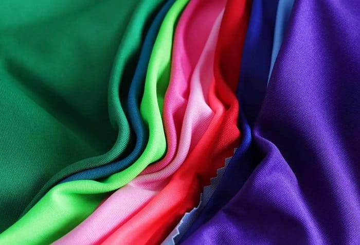 Ưu điểm của áo khoác chất liệu vải polyester
