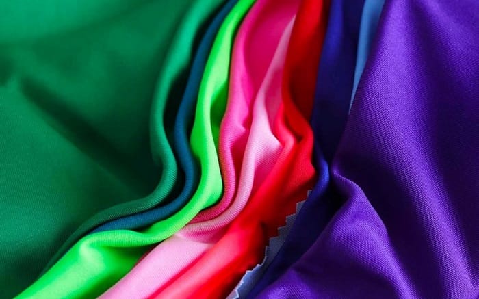 Vải polyester thuộc loại vải nào sau đây?