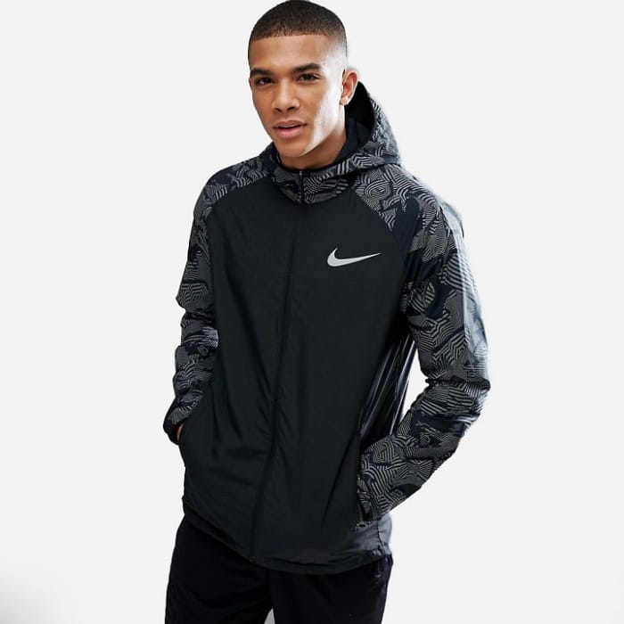 Có nên mua áo khoác Nike không?