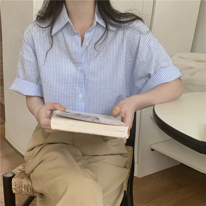 Phong cách thoải mái với áo sơ mi tay ngắn