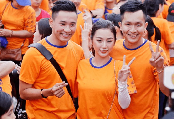 Chọn áo thun cổ tròn cho các hoạt động ngoài trời