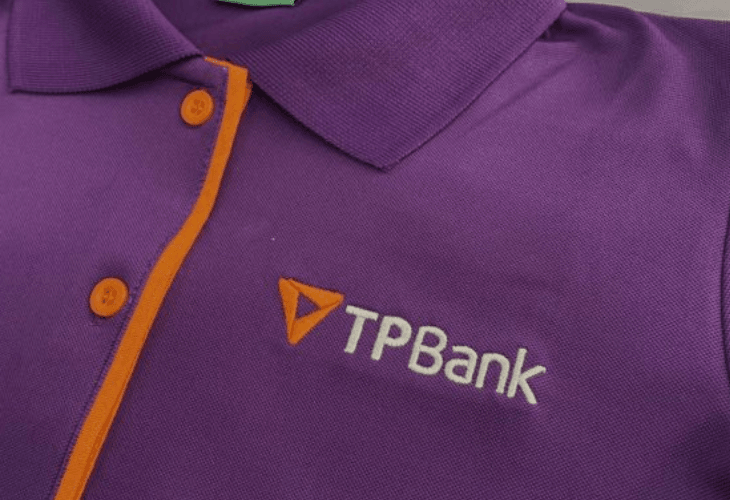Áo thun đồng phục có cổ của ngân hàng TP Bank