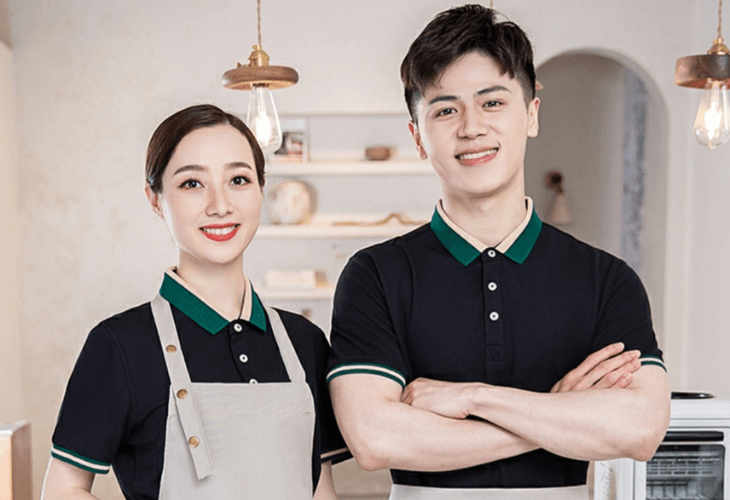 Cần chọn kiểu dáng phù hợp khi may áo thun đồng phục có cổ cho quán cà phê