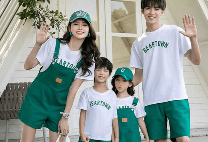 Áo đồng phục giúp gia đình lan tỏa thông điệp tích cực đến mọi người