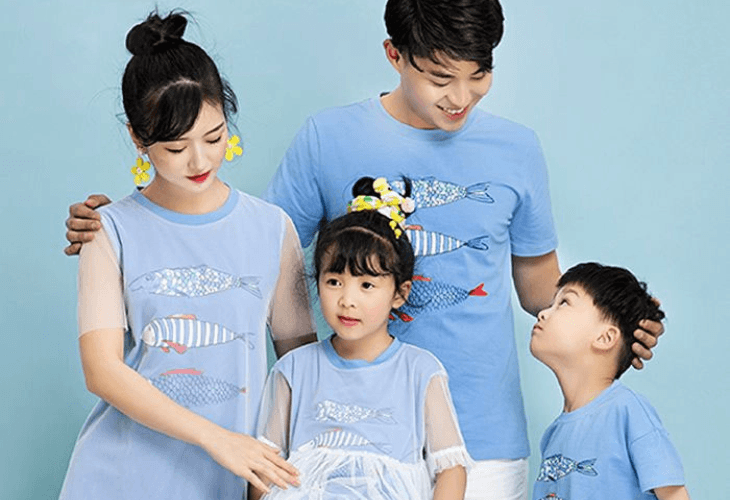 Áo thun đồng phục là món quá ý nghĩa cho cả gia đình