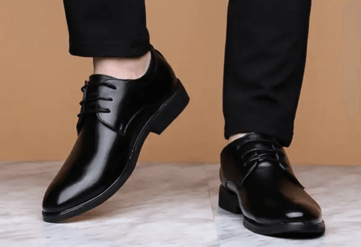 Giày tây là loại giày được nhiều cánh mày râu lựa chọn khi mặc áo sơ mi đồng phục