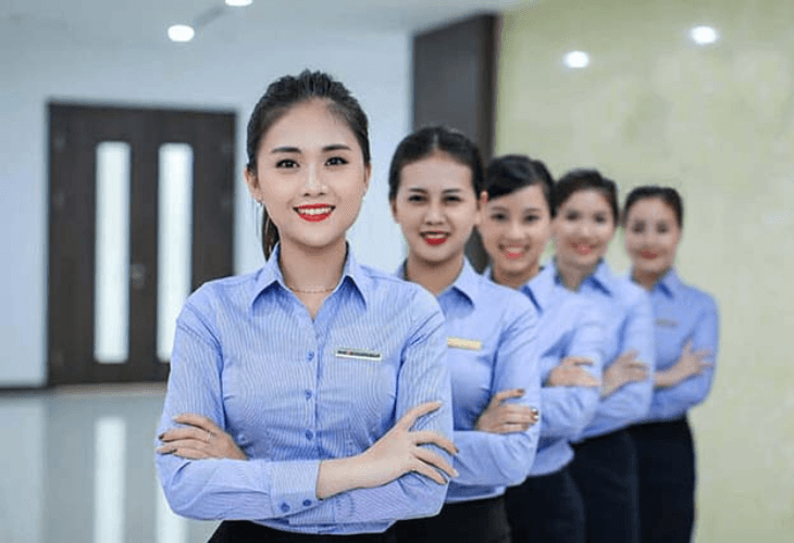 Áo sơ mi đồng phục nữ tập trung vào sự đơn giản