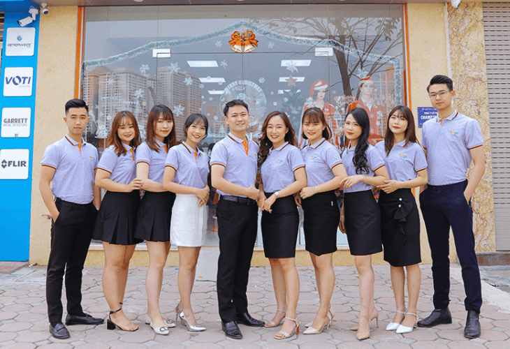 ao-thun-dong-co-co-de-dang-phoi-voi-cac-loai-trang-phuc-khac