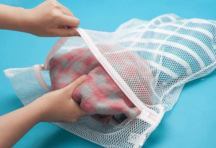 Túi giặt giúp áo đồng phục spa không bị xơ vải theo thời gian