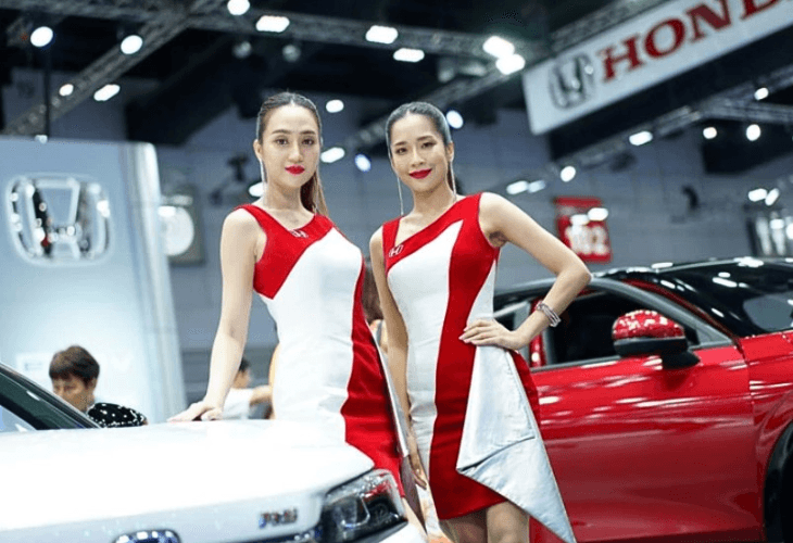 Áo đồng phục PG cần có kiểu dáng linh hoạt, phù hợp nhiều dáng người