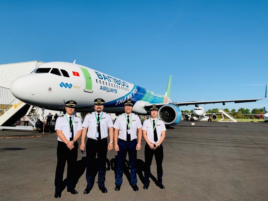 Đồng phục của phi công Bamboo Airways được thiết kế theo phong cách cổ điển