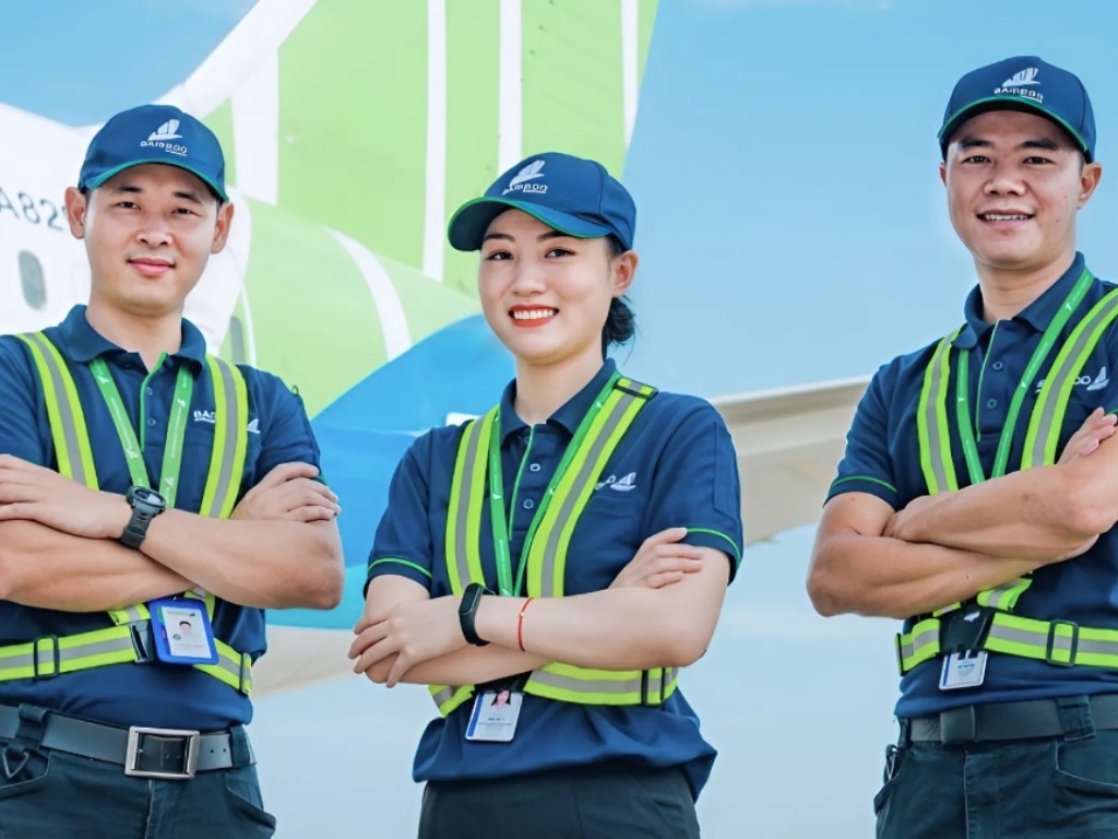 Áo đồng phục cho kỹ sư thêu logo nổi bật trên ngực trái