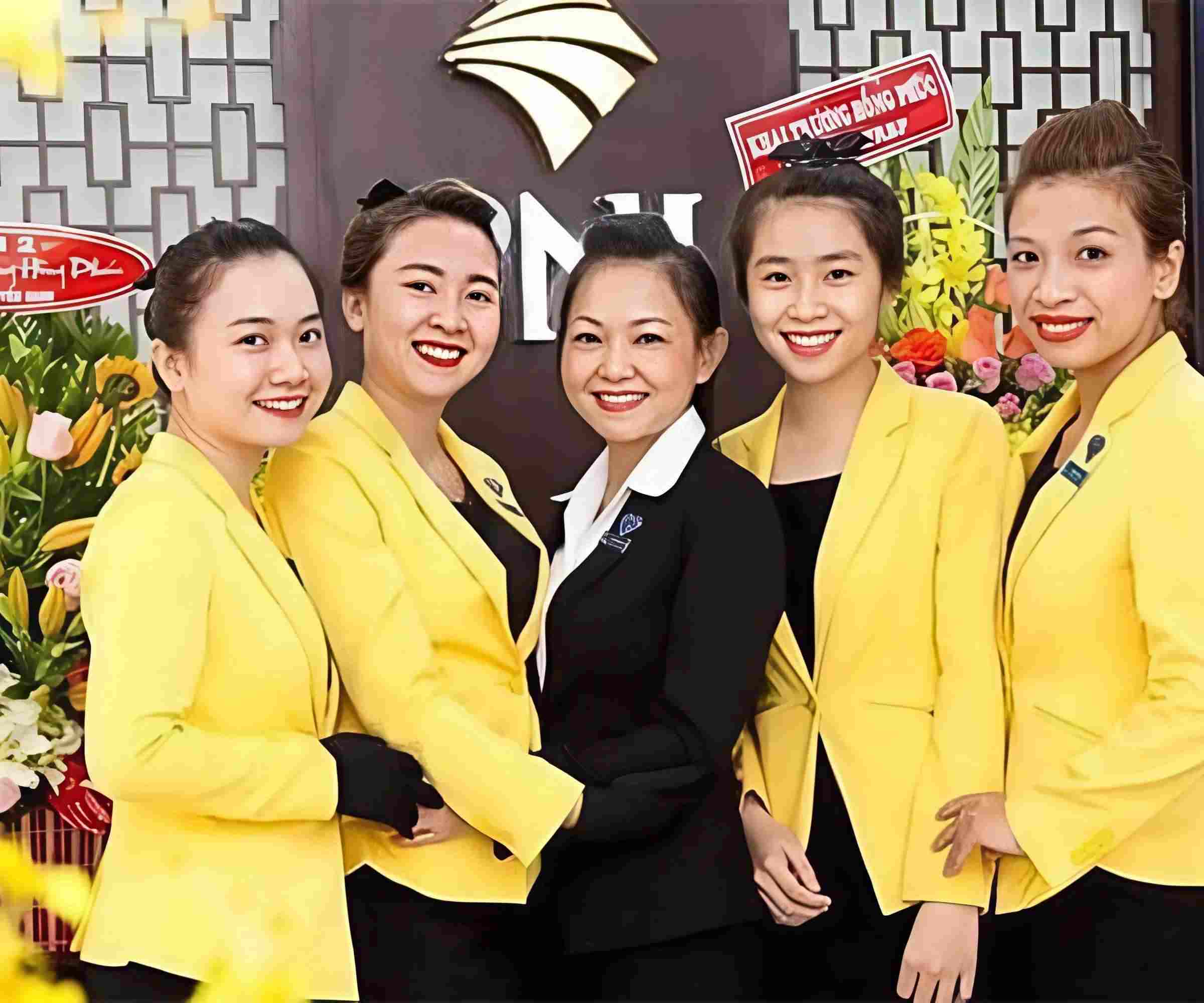 Áo đồng phục vest PNJ giúp tăng sự chuyên nghiệp cho nhân viên