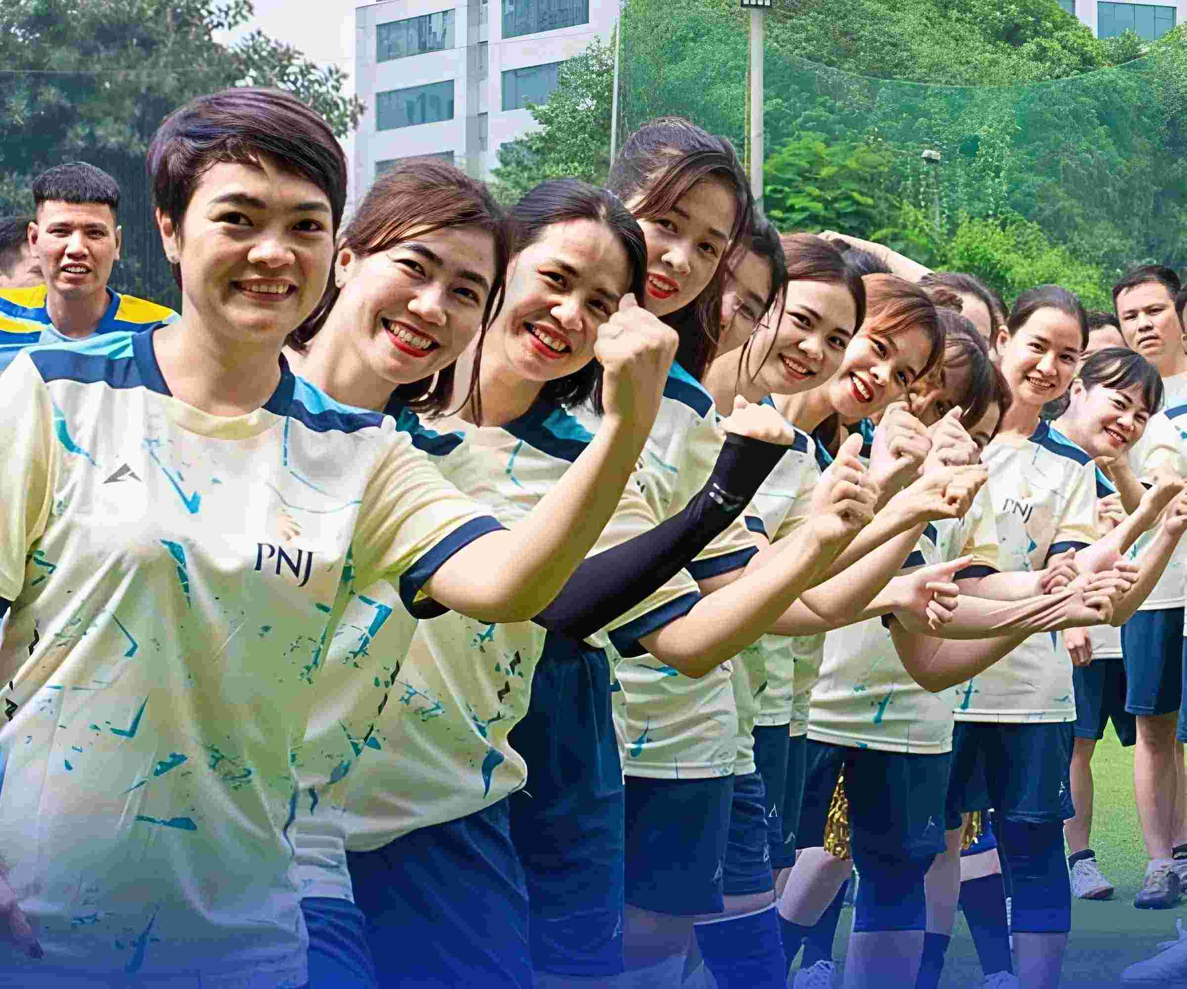 Áo đông phục sự kiện tại một hoạt động bonding của PNJ