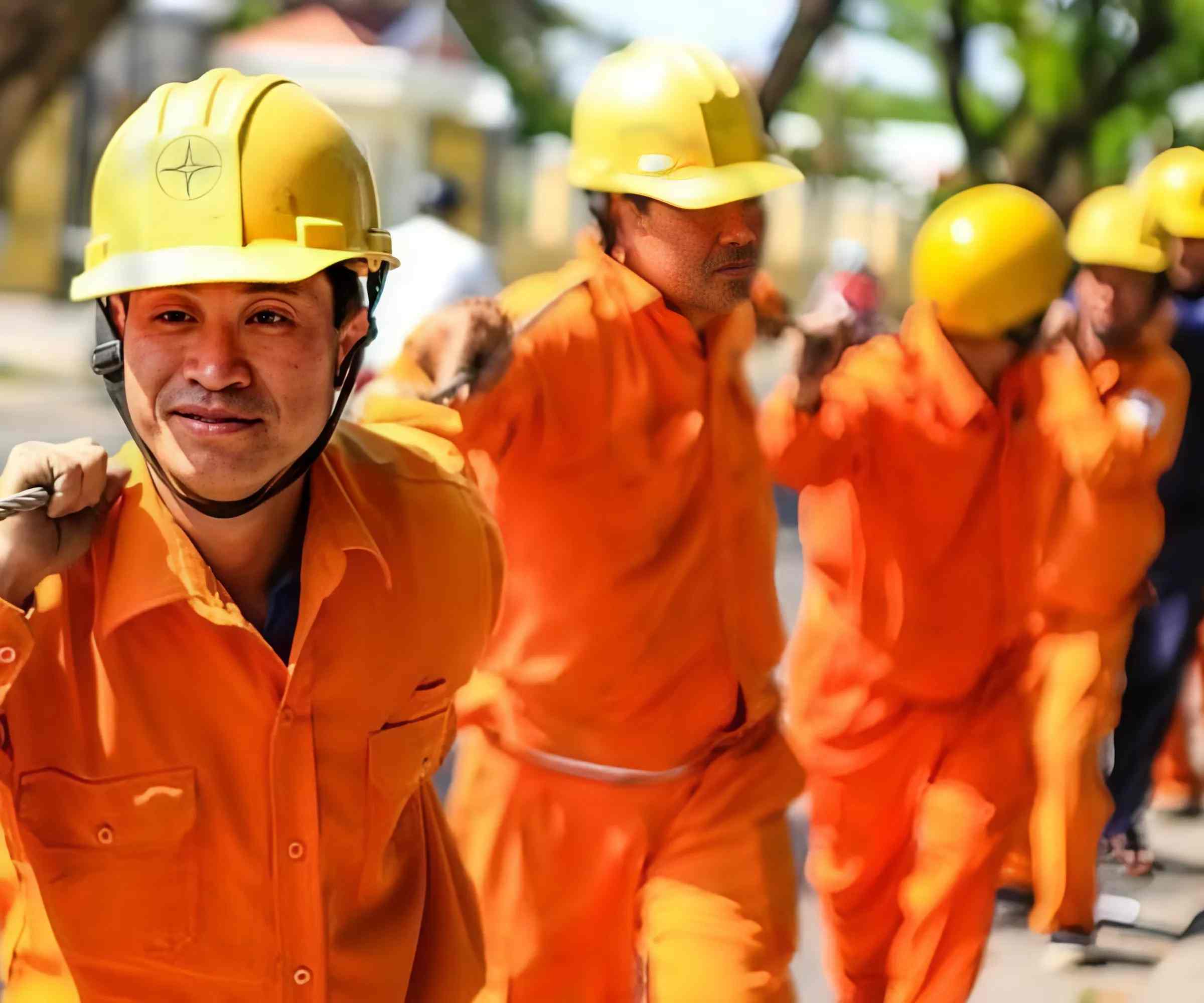 Đồng phục EVN đảm bảo sự thoải mái hoạt động cho công nhân