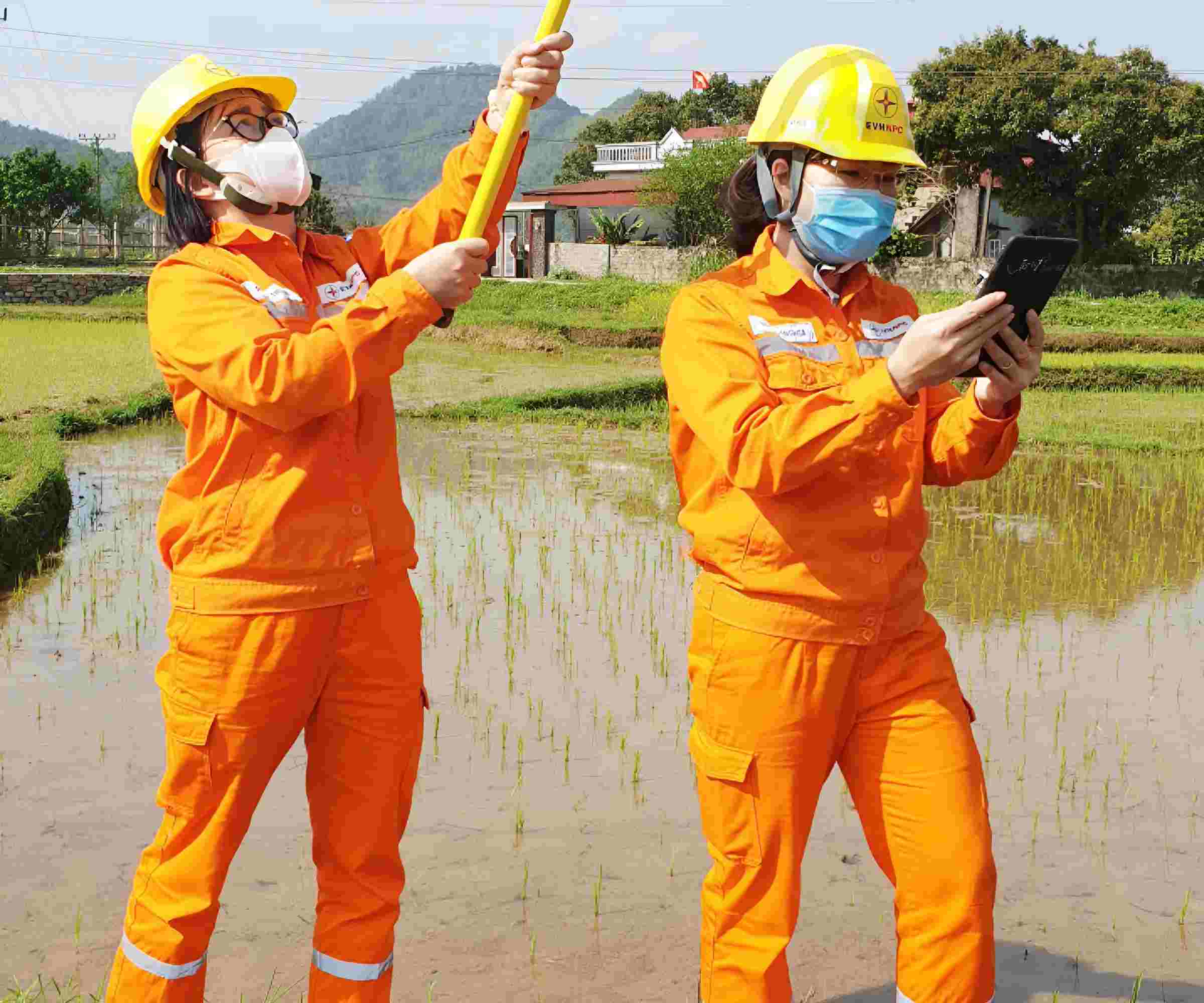Đồng phục EVN may từ vải chuyên dụng giúp bảo vệ người lao động
