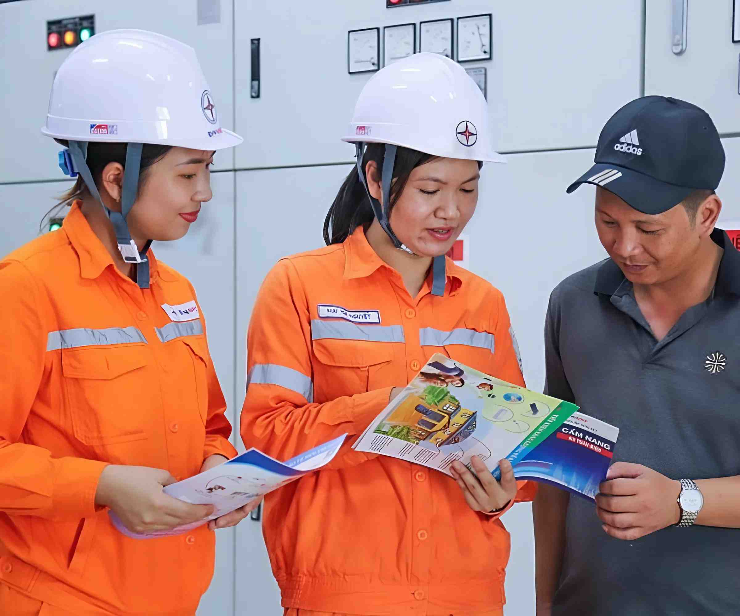 Áo đồng phục EVN tạo tinh thần đoàn kết cho nhân viên