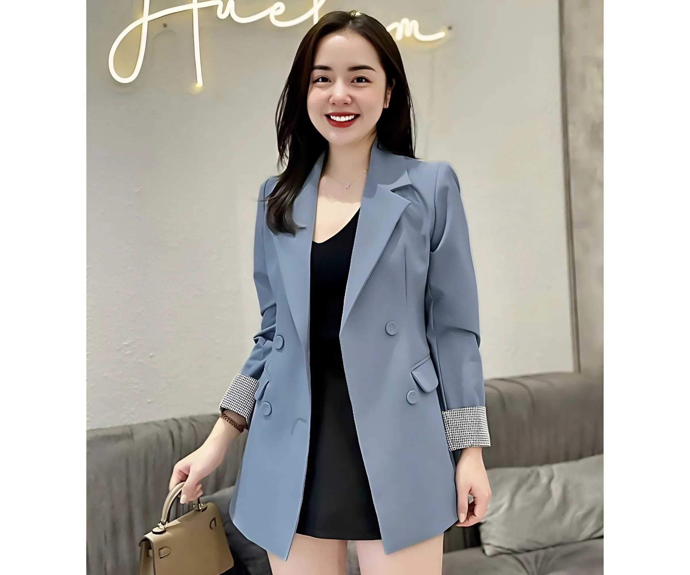 Đồng phục vest nữ dáng dài sẽ được yêu thích trong thời gian sắp tới