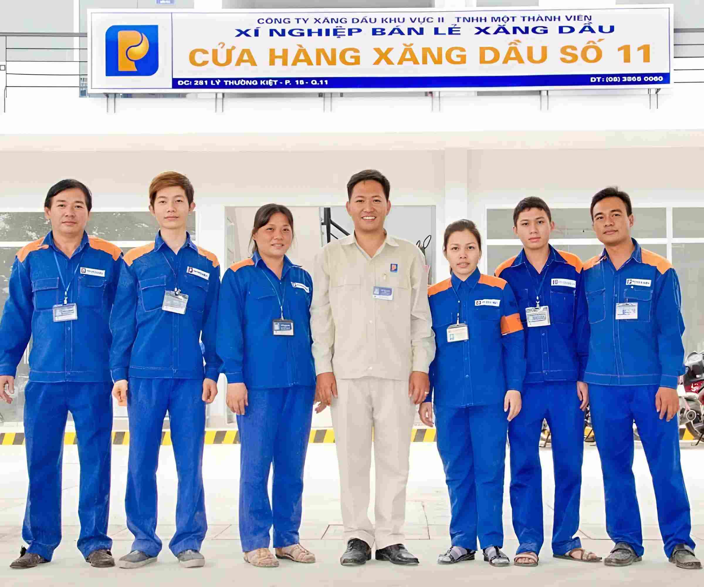 Đồng phục công nhân cây xăng có màu sắc đồng bộ với thương hiệu