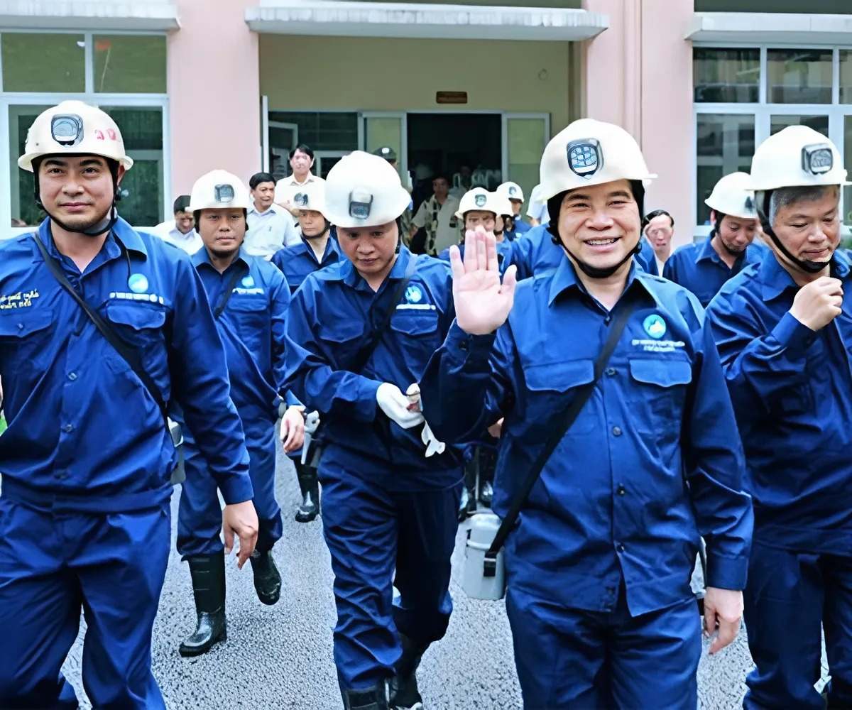 Chọn kiểu dáng đồng phục công nhân đúng sẽ giúp lao động hiệu quả
