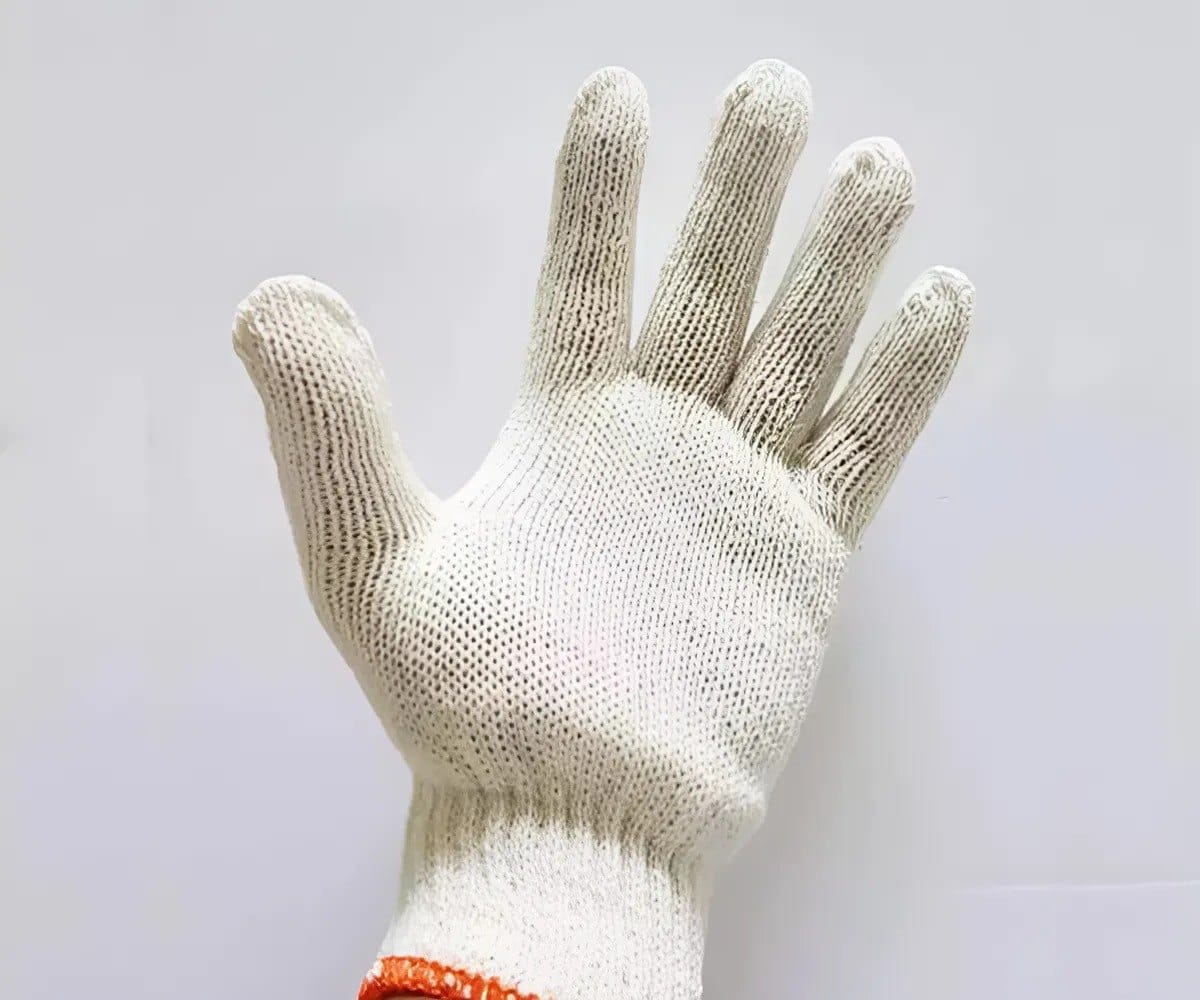 Găng tay cần thiết cho công nhân làm việc tiếp xúc với hóa chất