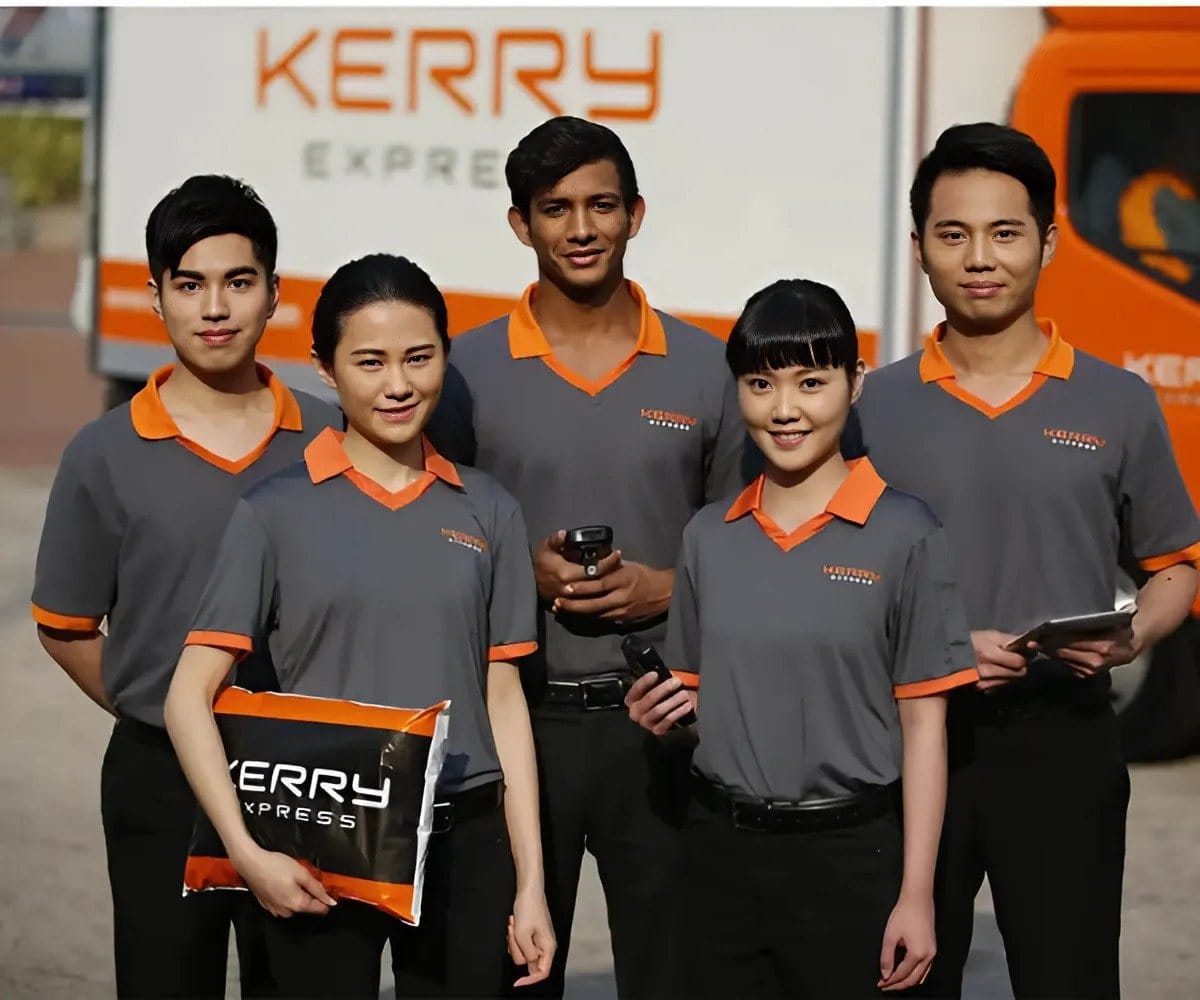 Đồng phục nhân viên ngành vận tải thường sử dụng chất liệu thoáng mát