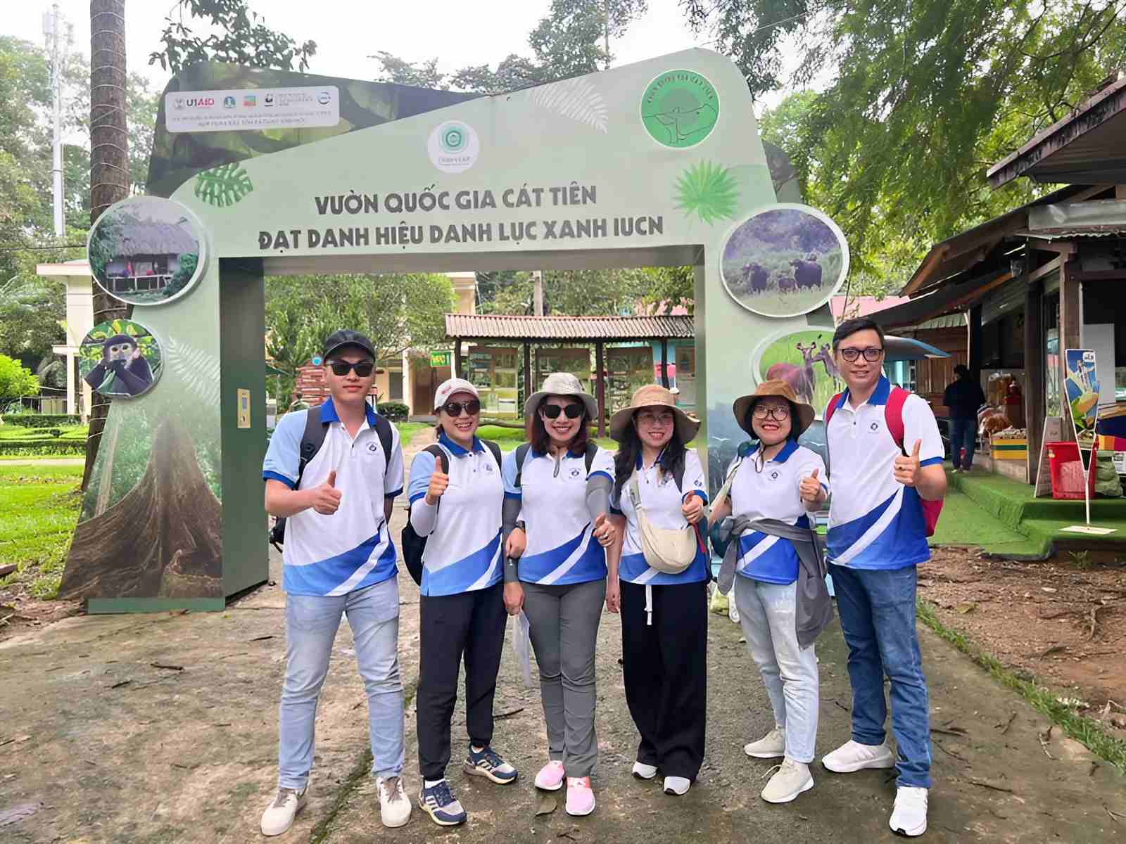 Áo polo đồng phục của Nhất Khoa thoáng mái, phù hợp hoạt động ngoài trời