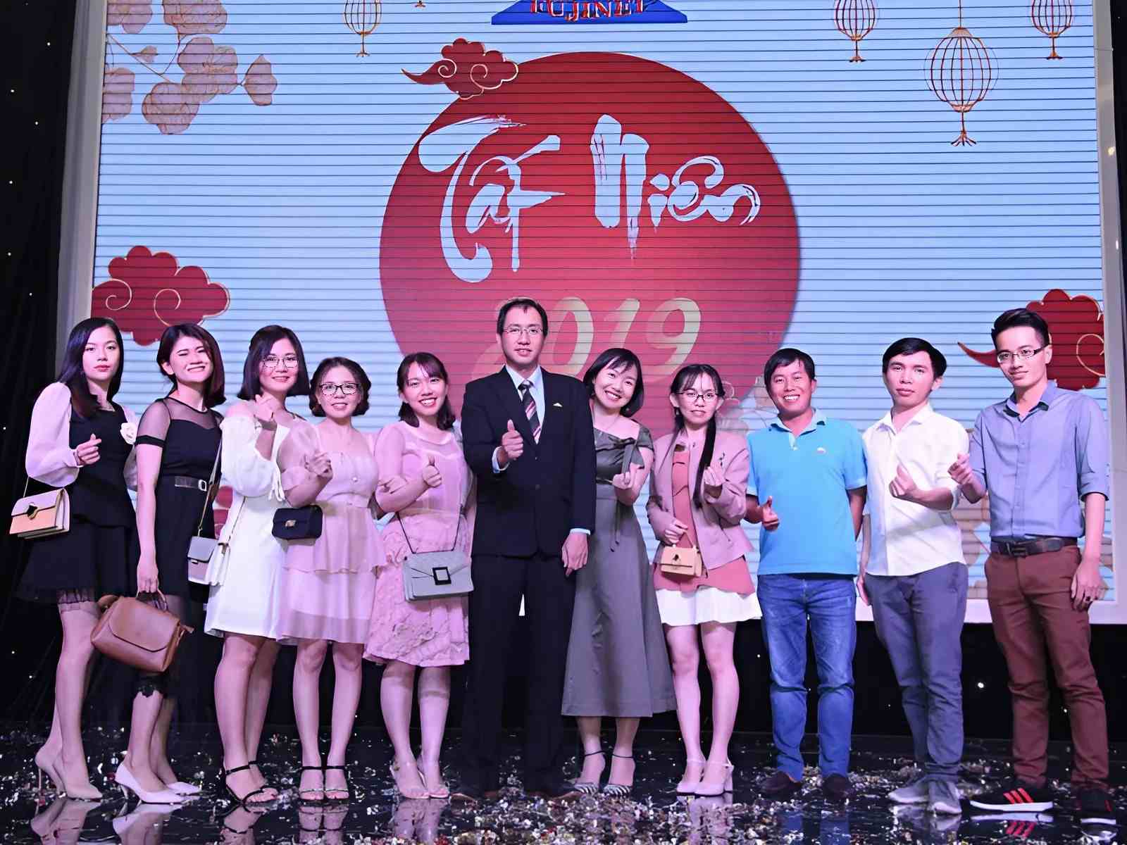Tất niên là dịp nhìn lại một năm hoạt động của công ty