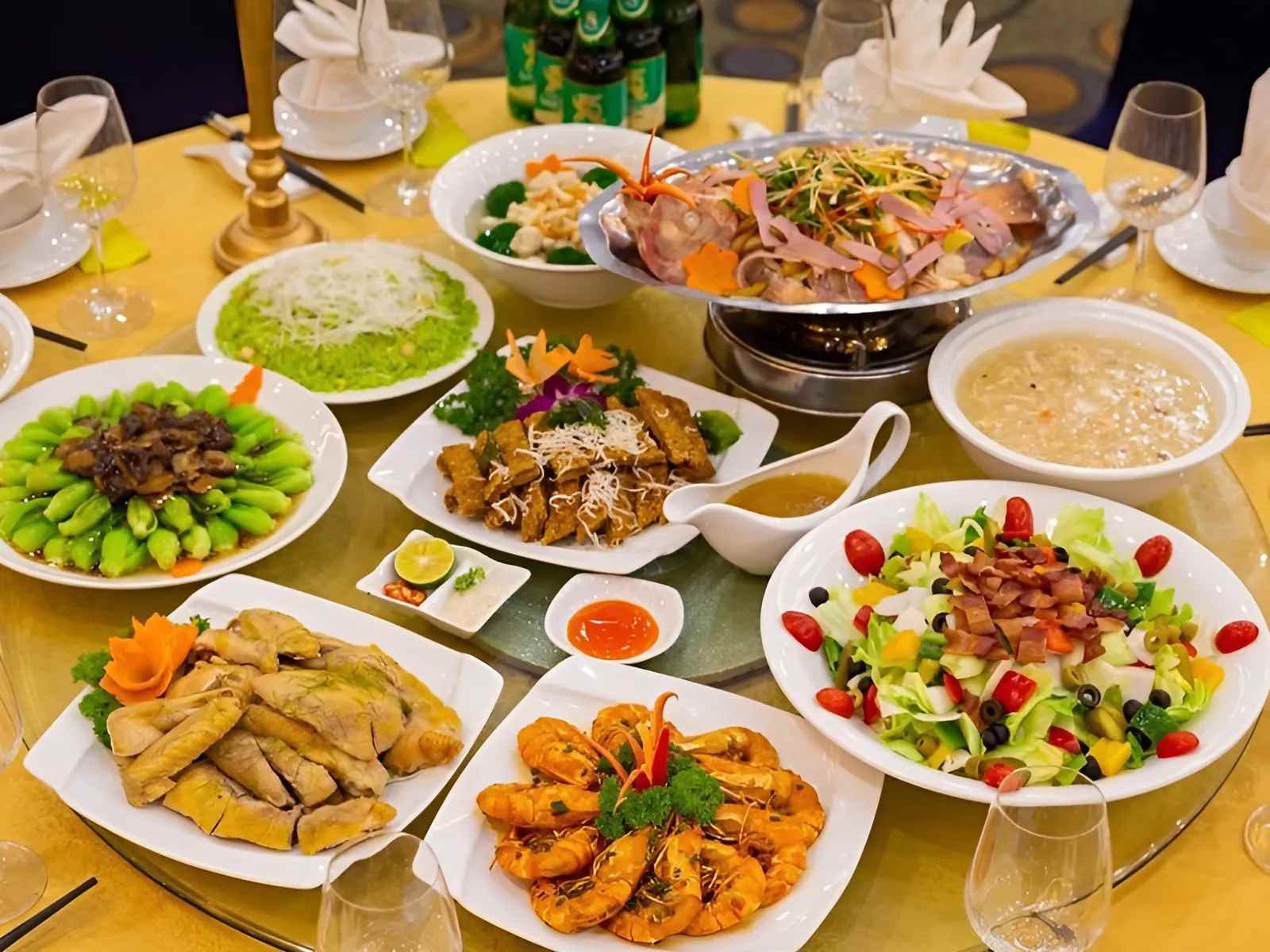 Thực đơn cũng là phần không thể thiếu của một bữa tiệc tất niên