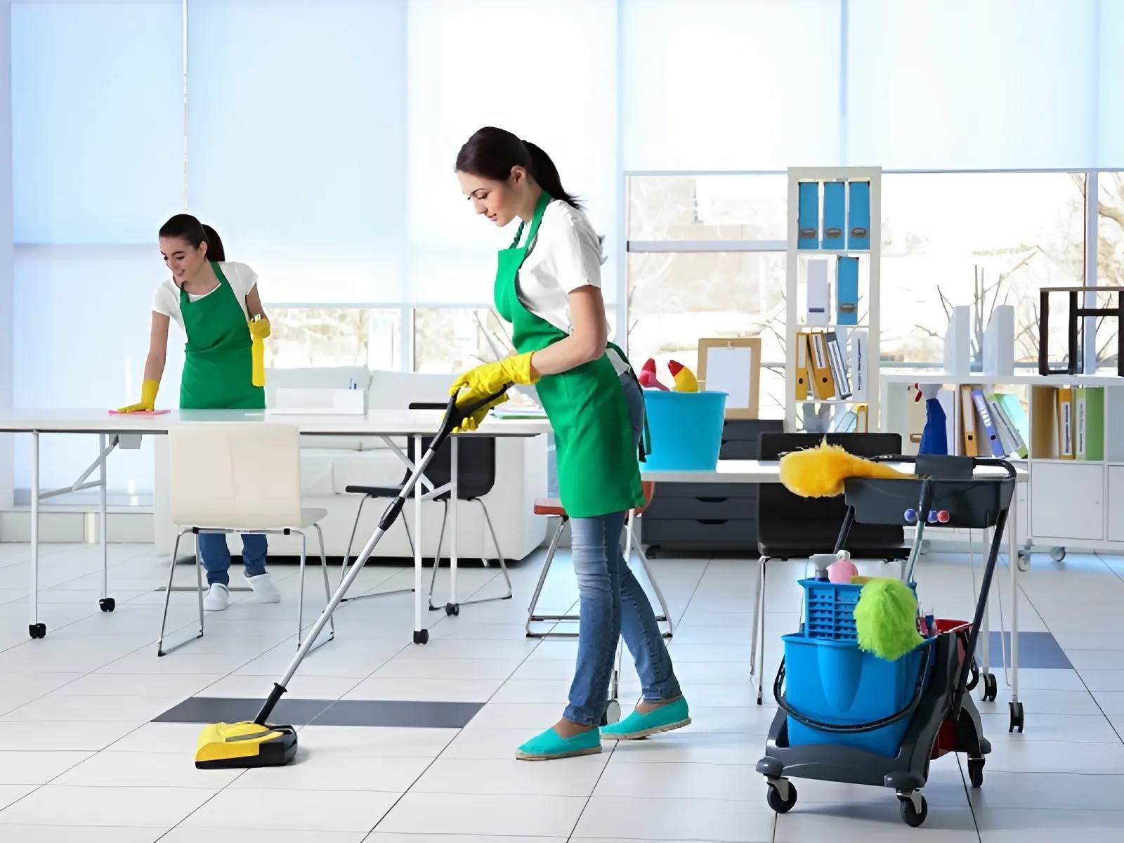 Dọn dẹp văn phòng sạch sẽ để đón Tết là công việc rất cần thiết