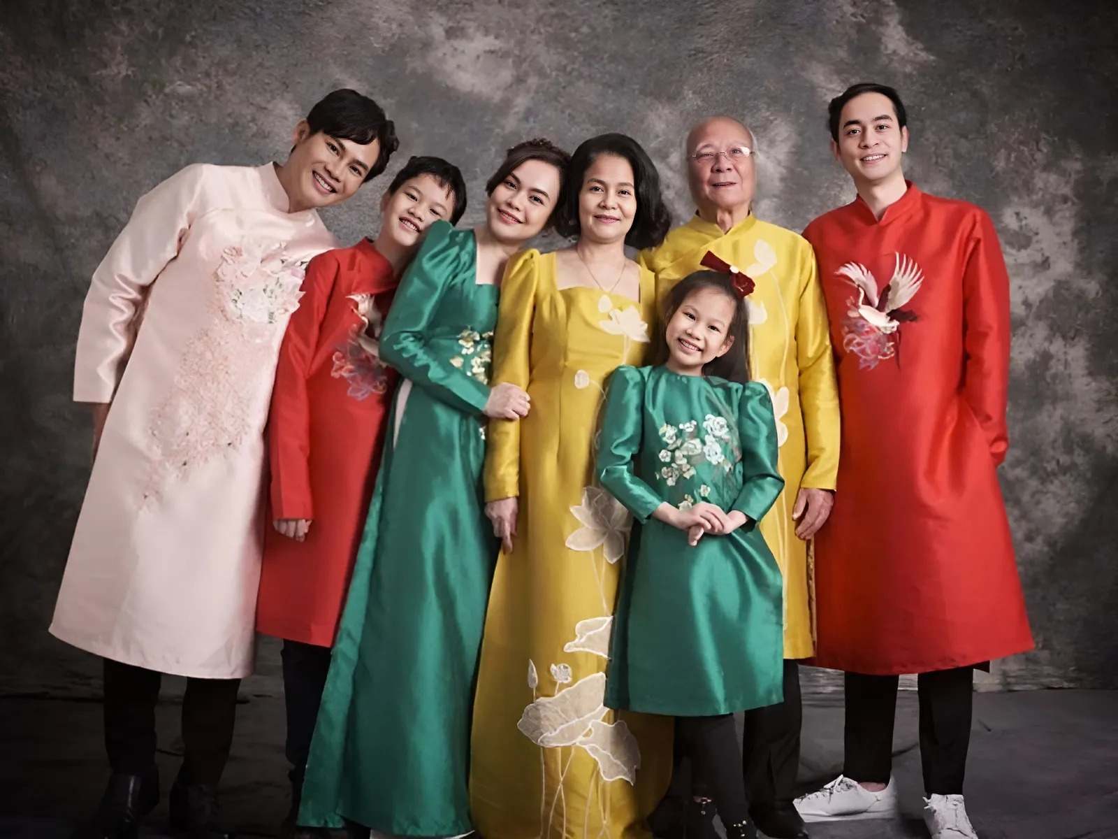 Mua đồ Tết mới mang ý nghĩa trút bỏ những điều cũ, đón những điều mới