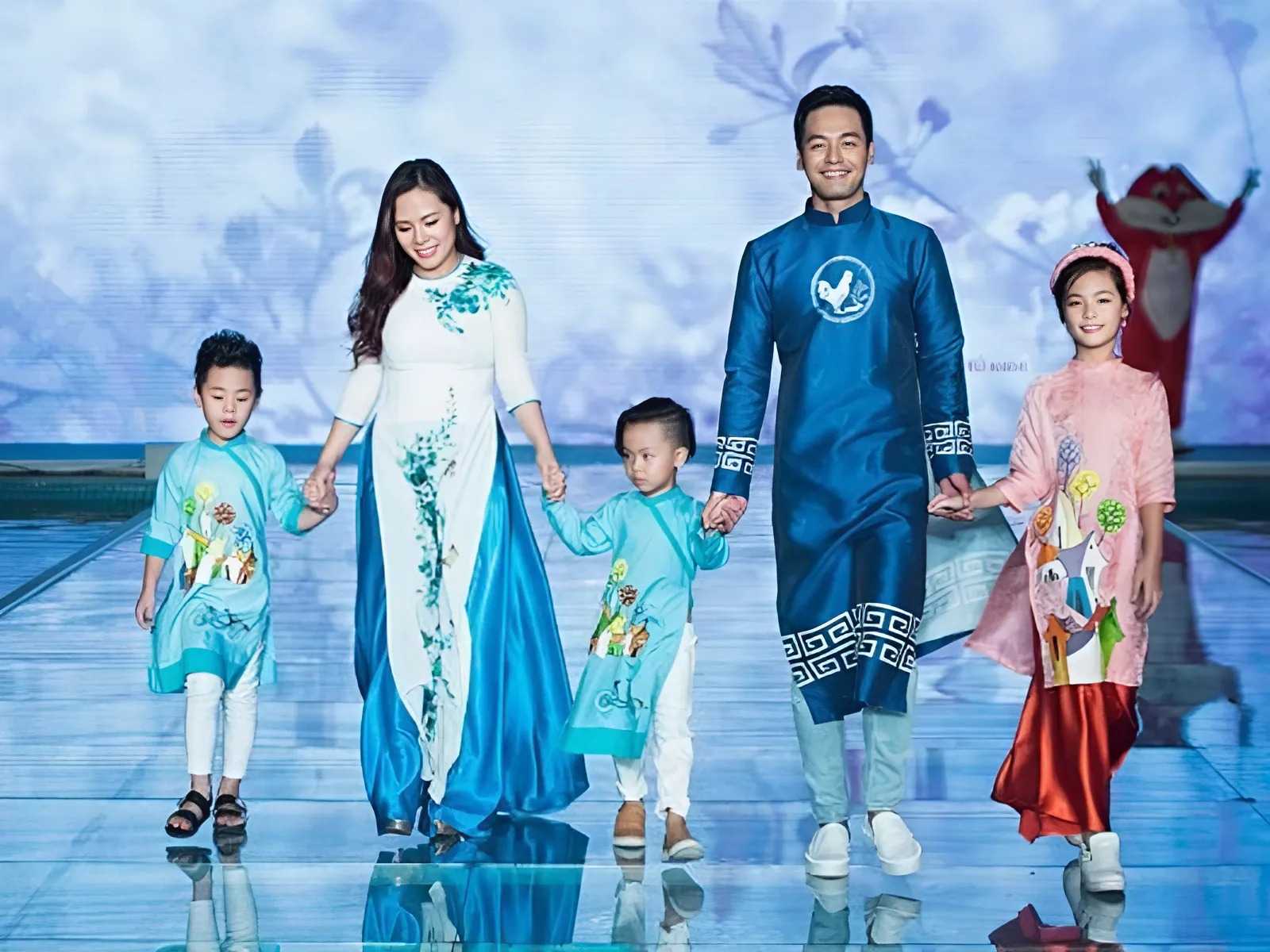 Trang phục Tết màu xanh dương thể hiện niềm hy vọng cho năm mới